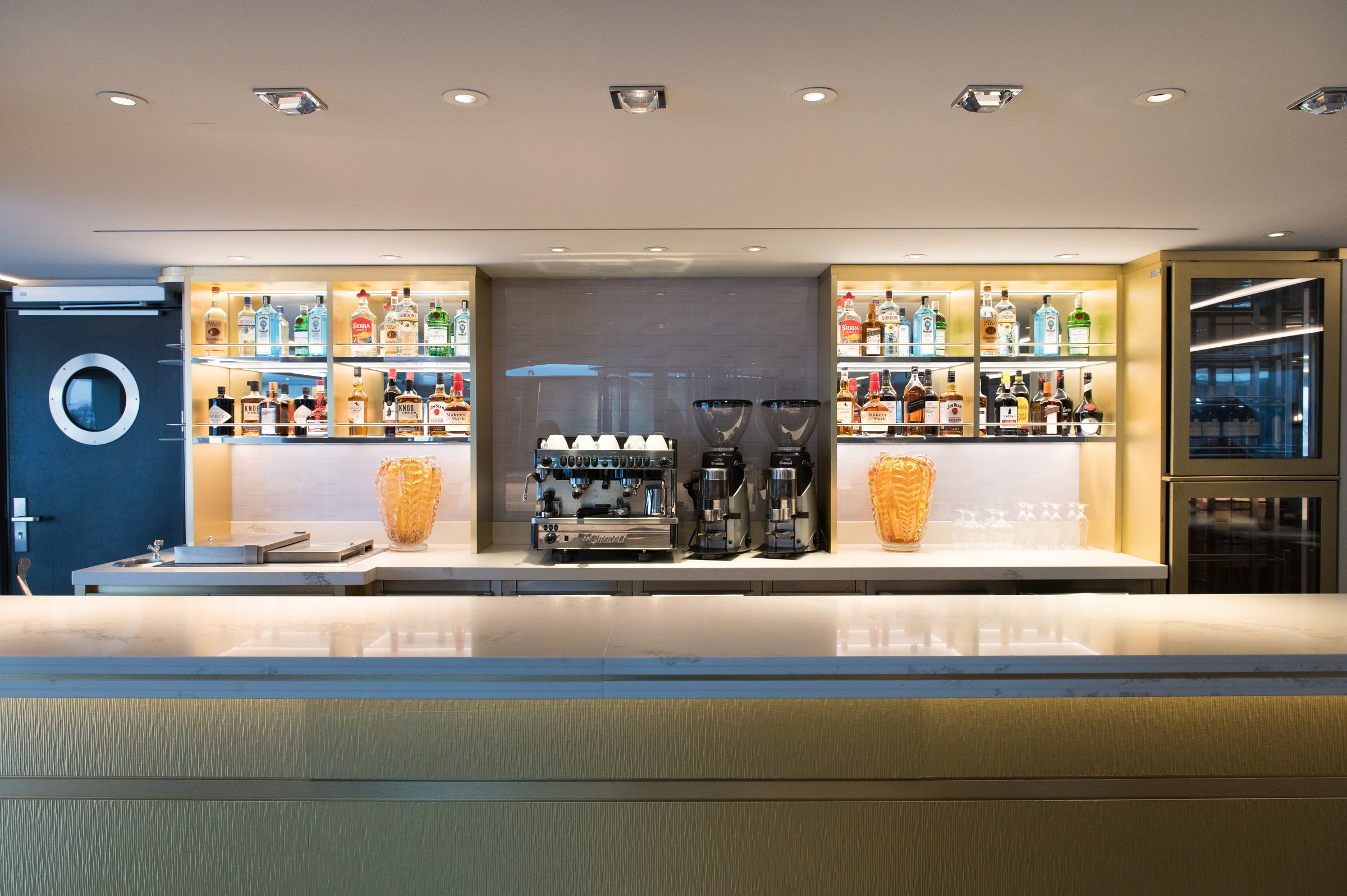 S.S. Victoria – Bar