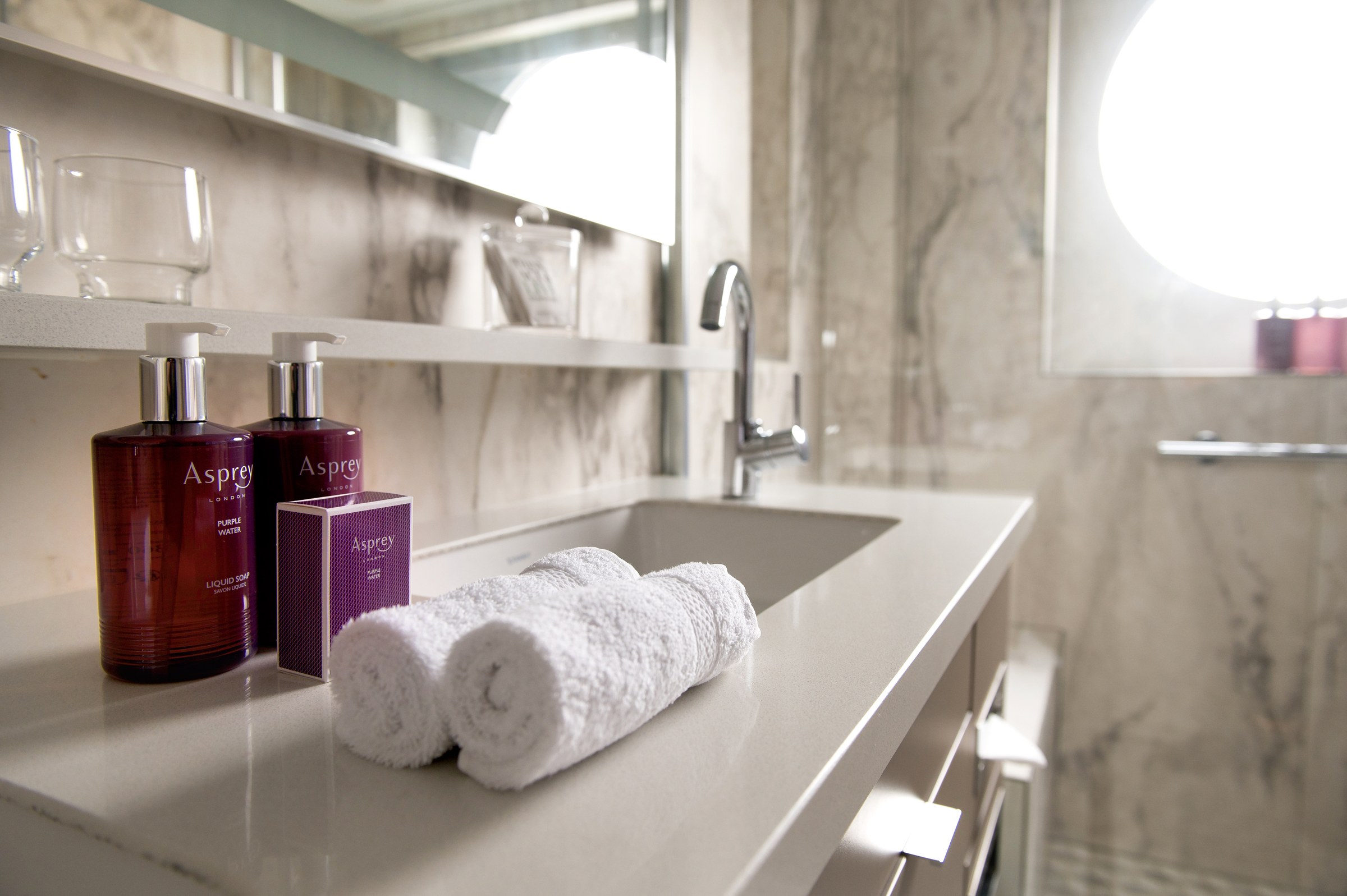 S.S. Victoria – Royal Suite bathroom