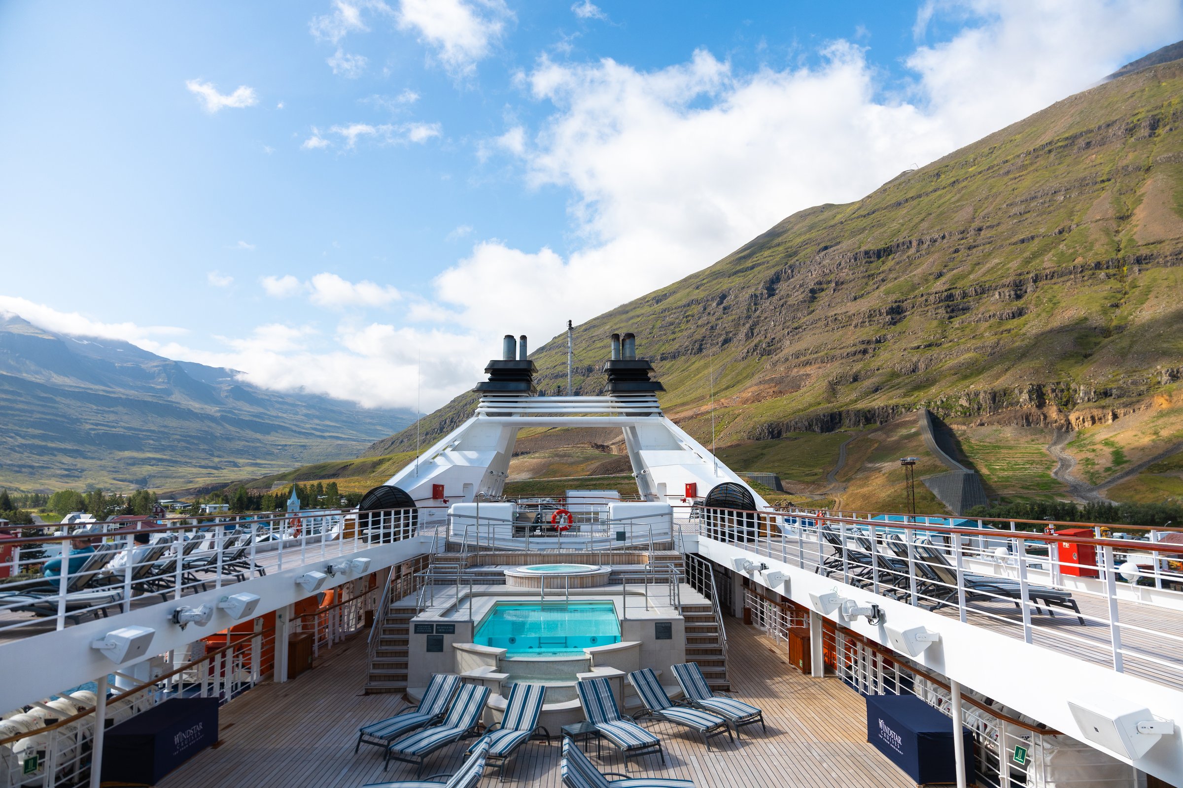 Star Pride pool deck