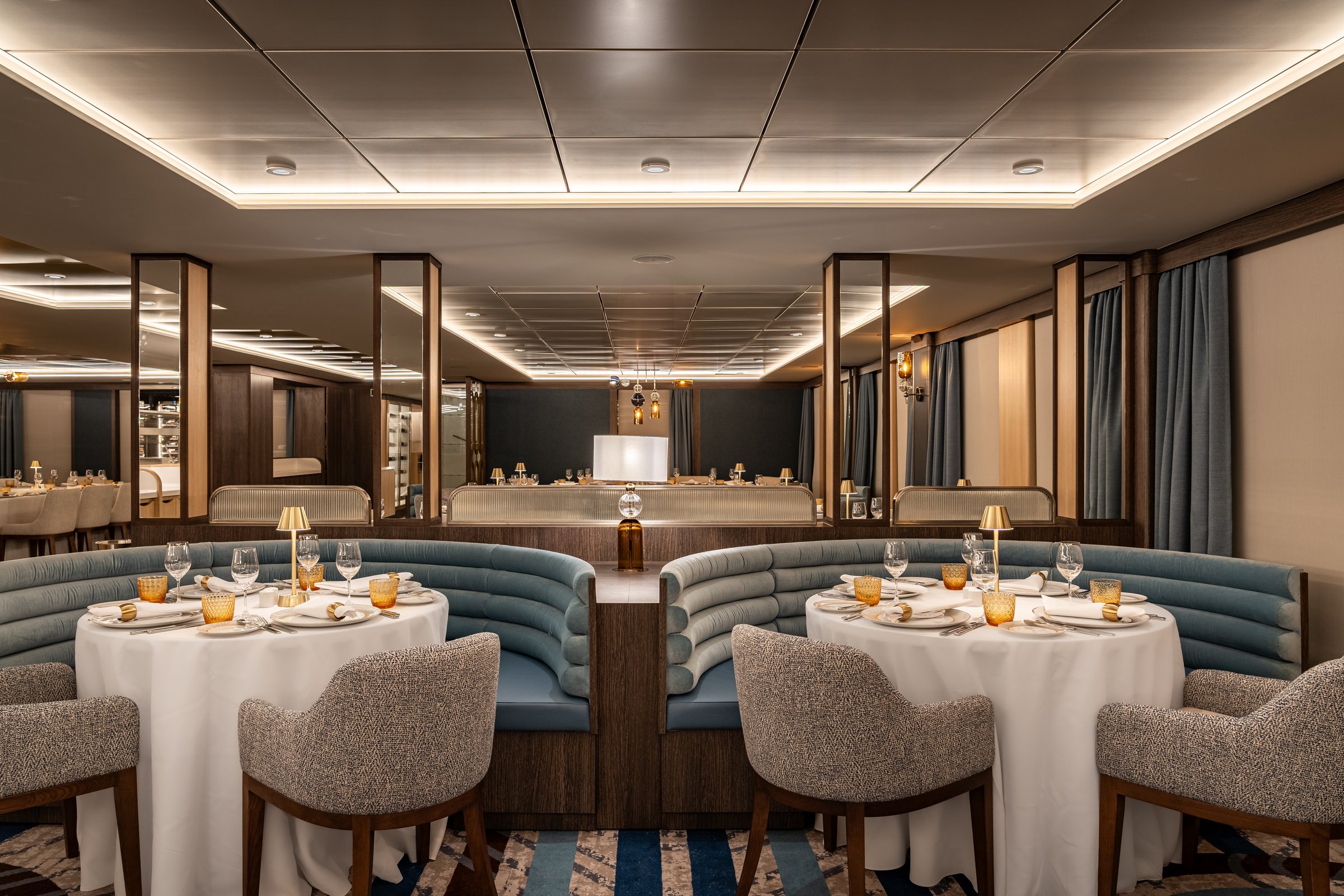 Star Seeker dining