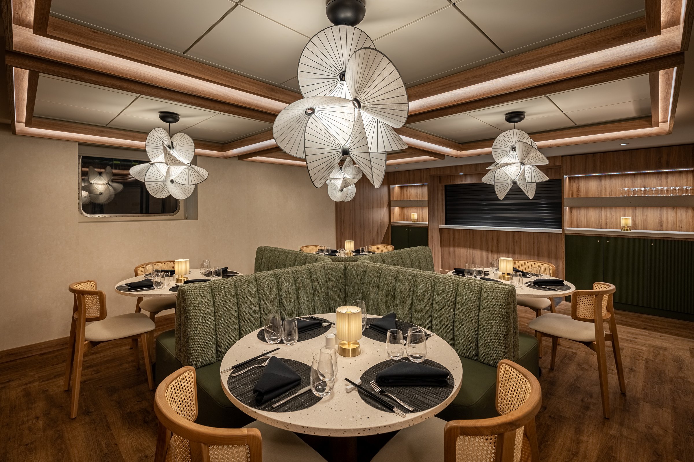 Star Seeker dining
