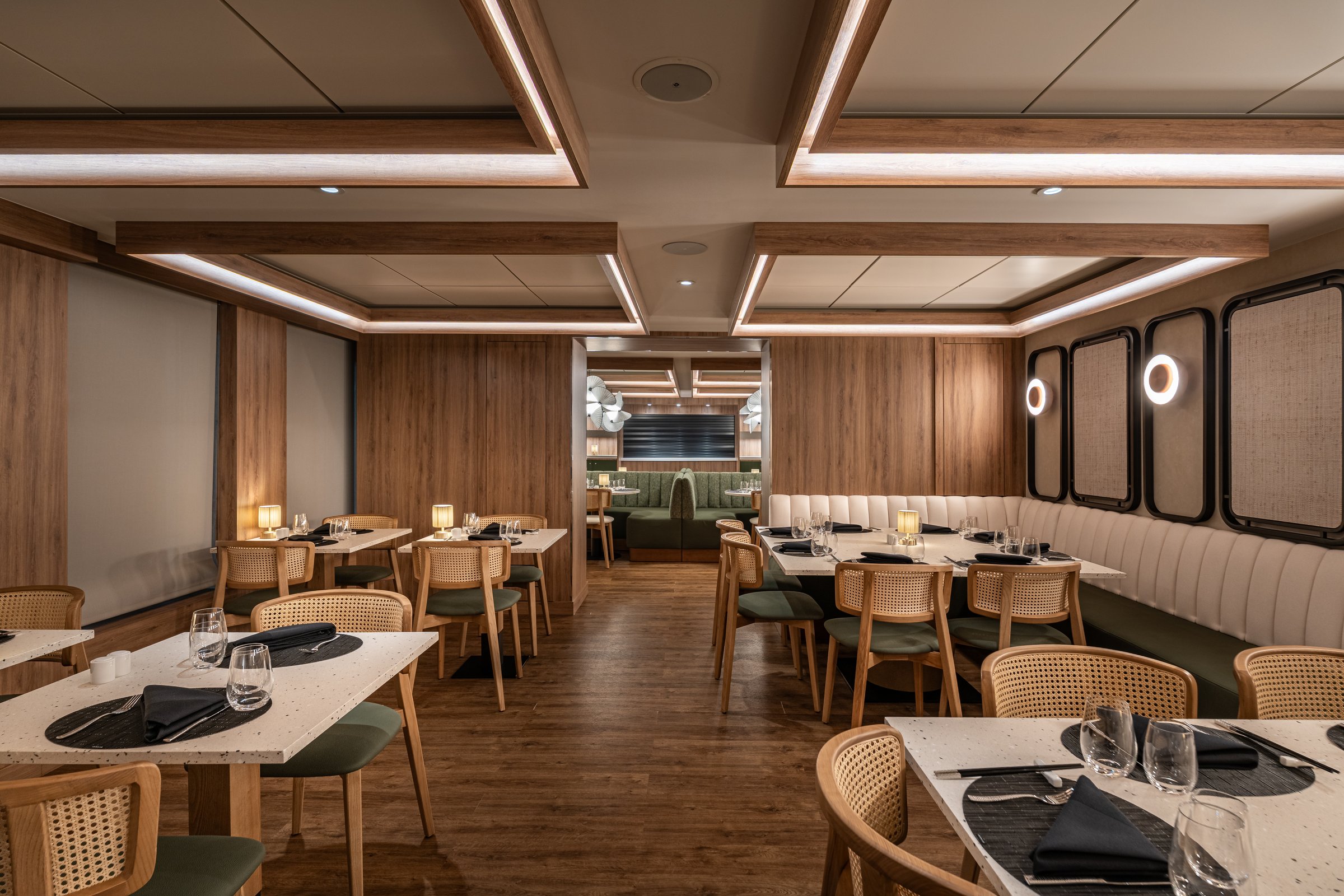 Star Seeker dining