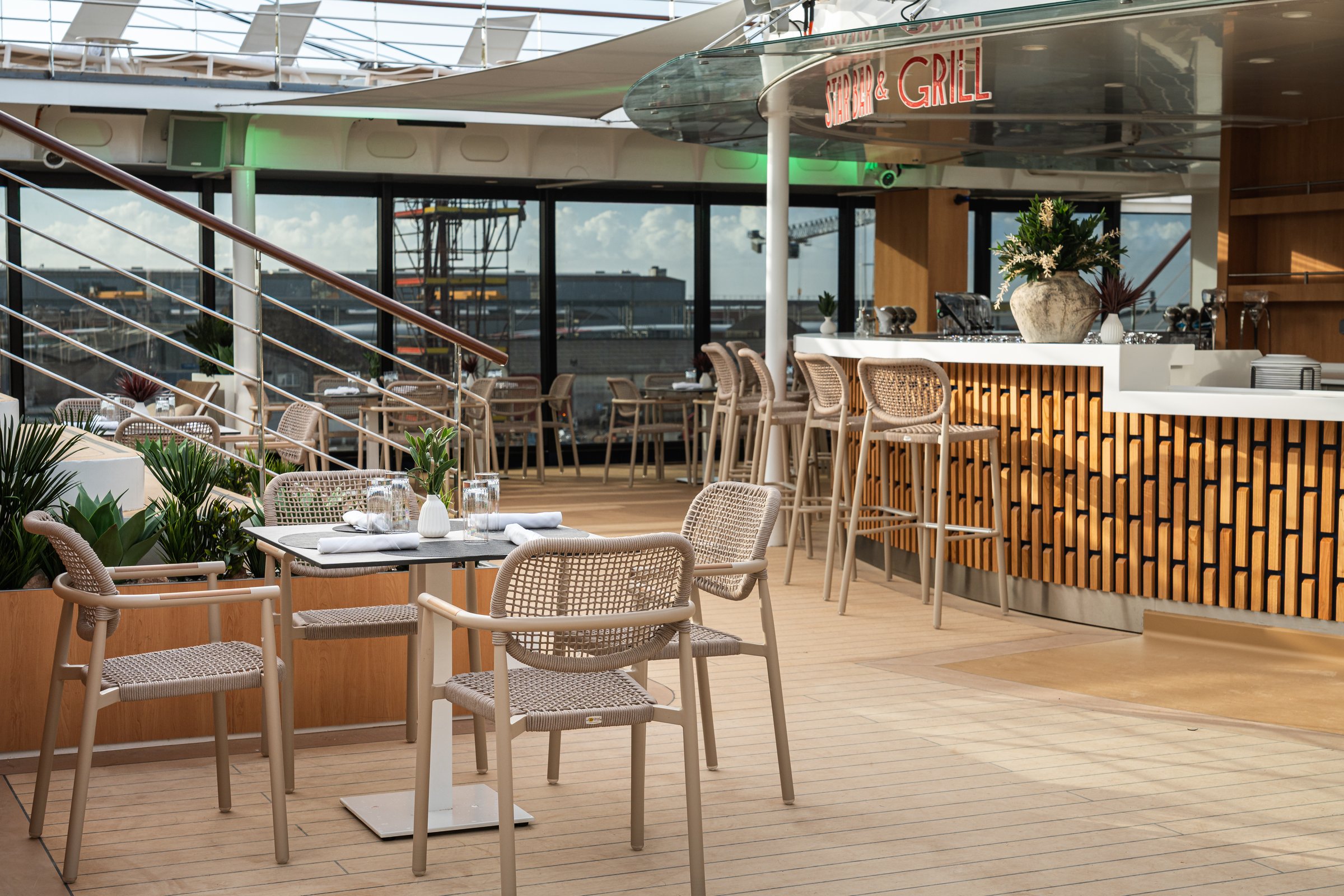 Star Seeker dining